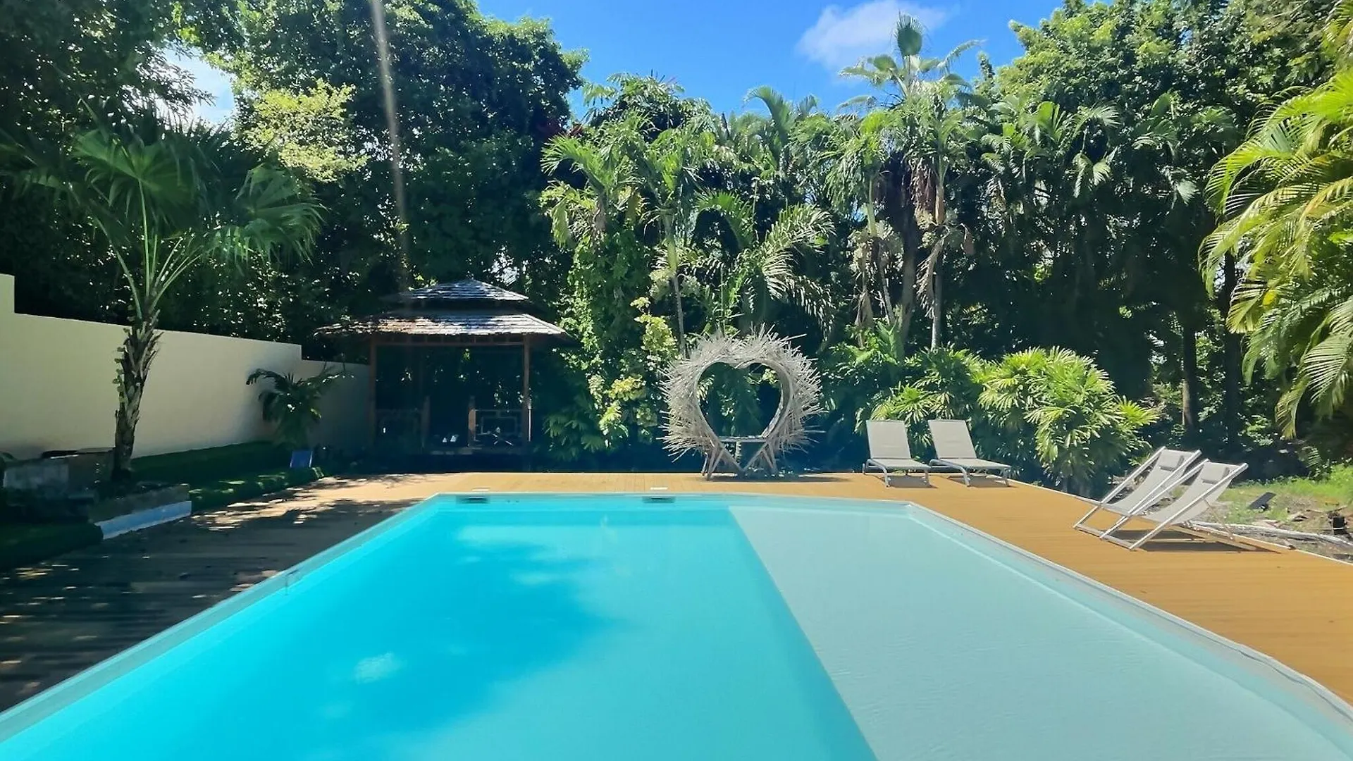 Joli T2 Au Gosier Avec Piscine Parfait Pour Couple Ou Famille, Plage A 5 Min ル・ゴジエ 0*,  グアドループ