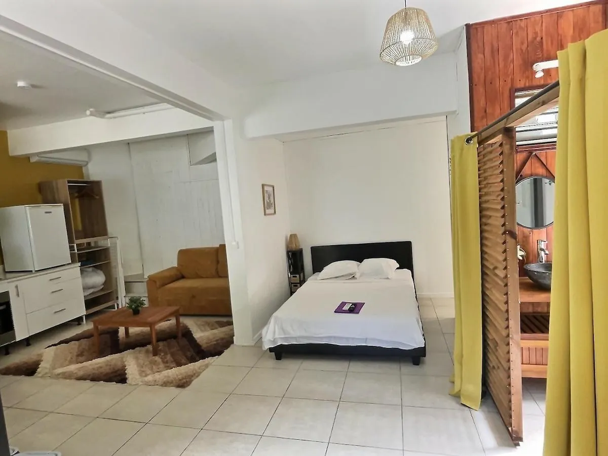 Joli T2 Au Gosier Avec Piscine Parfait Pour Couple Ou Famille, Plage A 5 Min ル・ゴジエ アパート